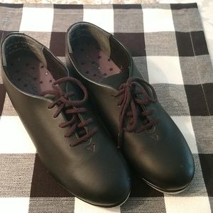 Capizio children's black tap shoes, size 3 M